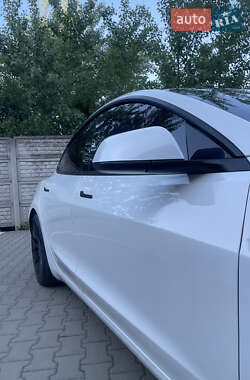 Седан Tesla Model 3 2021 в 