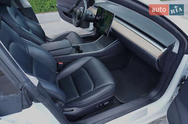 Седан Tesla Model 3 2018 в 