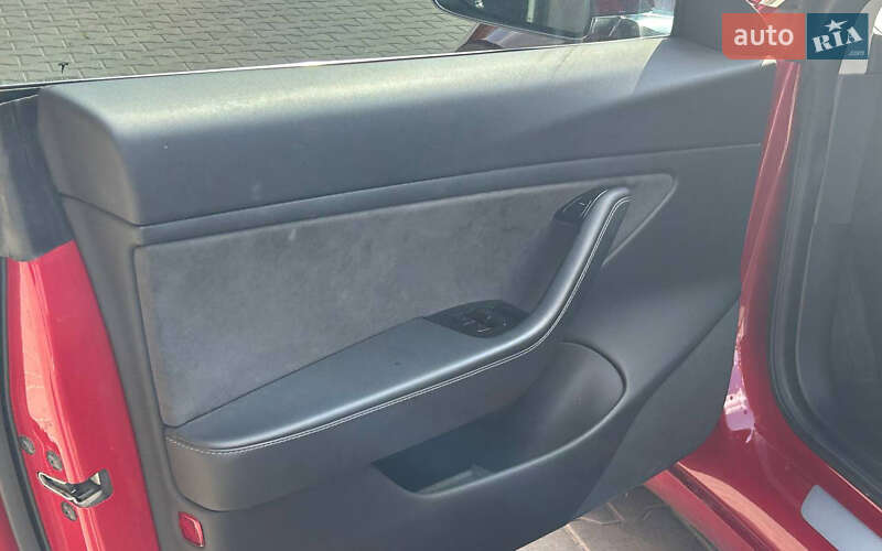 Седан Tesla Model 3 2019 в Чернівцях