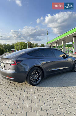 Седан Tesla Model 3 2022 в 