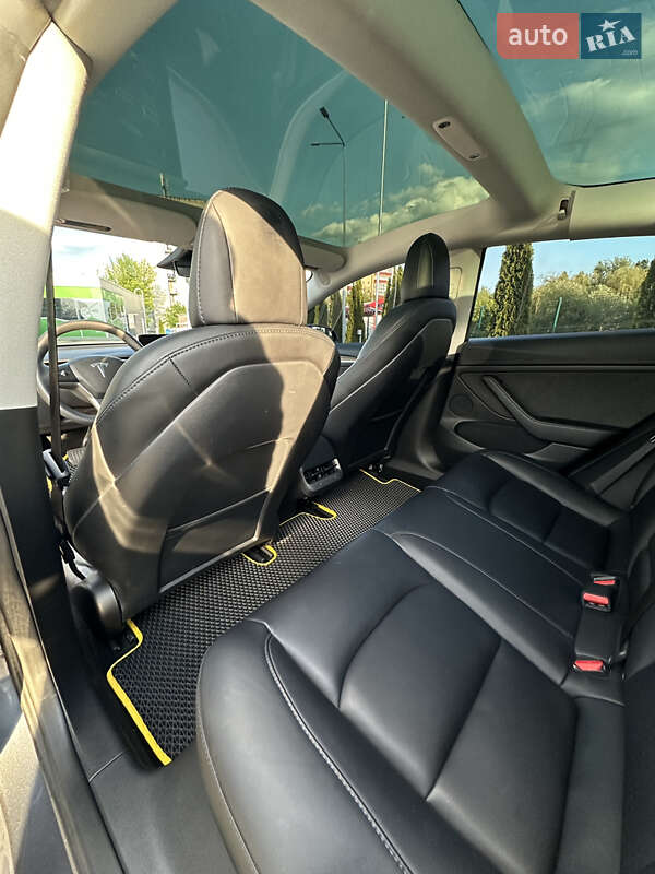 Седан Tesla Model 3 2022 в Вінниці