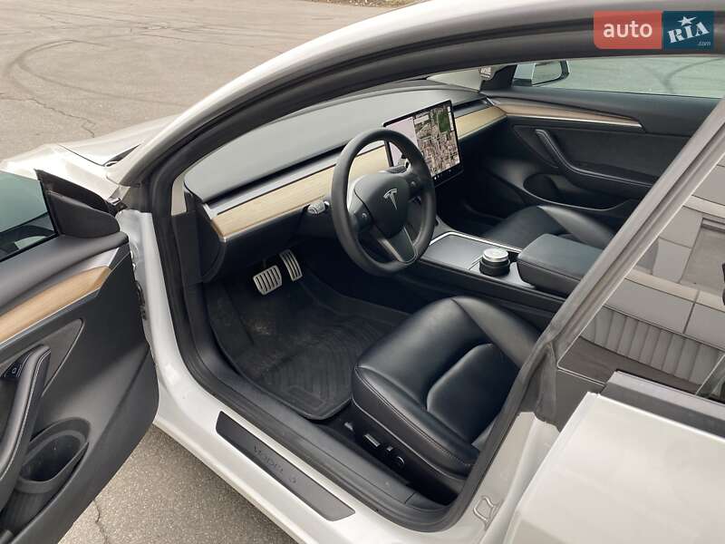 Седан Tesla Model 3 2022 в Ужгороді