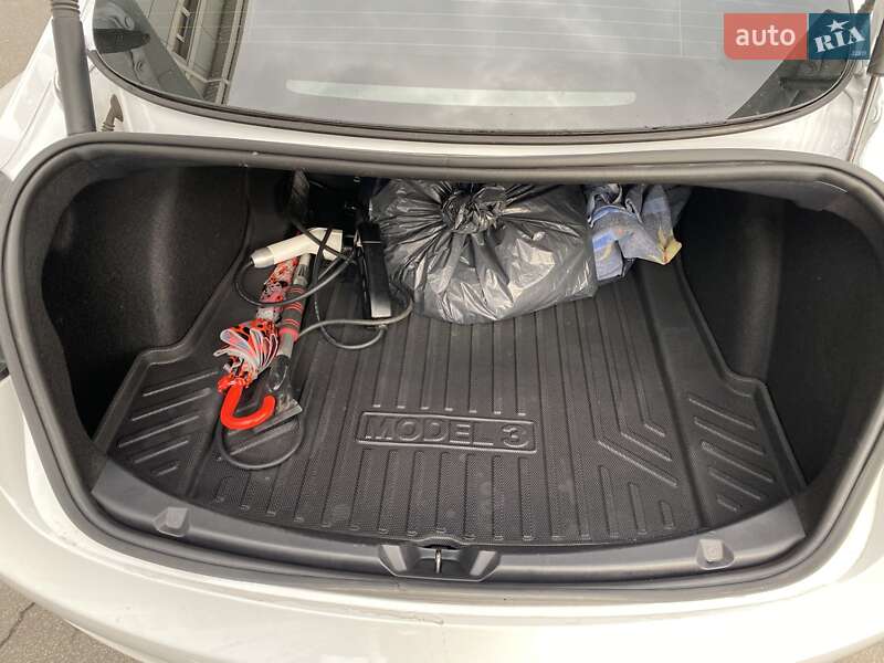 Седан Tesla Model 3 2022 в Ужгороді
