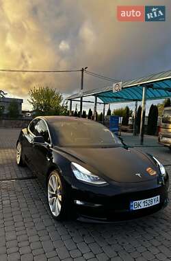 Седан Tesla Model 3 2018 в Березному