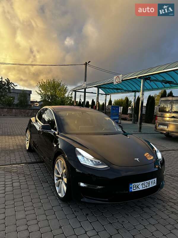 Седан Tesla Model 3 2018 в 