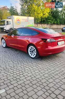 Седан Tesla Model 3 2022 в 