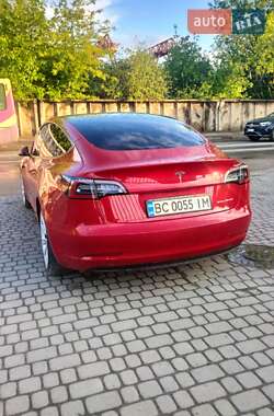 Седан Tesla Model 3 2022 в 