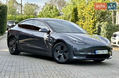 Седан Tesla Model 3 2021 в 