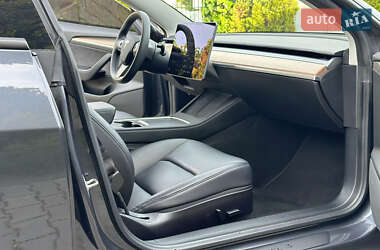 Седан Tesla Model 3 2021 в 
