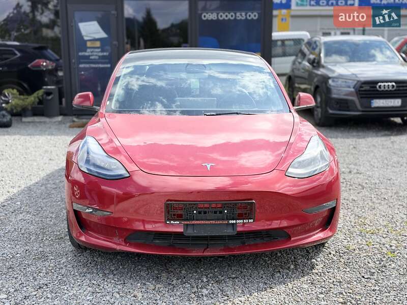 Седан Tesla Model 3 2022 в 