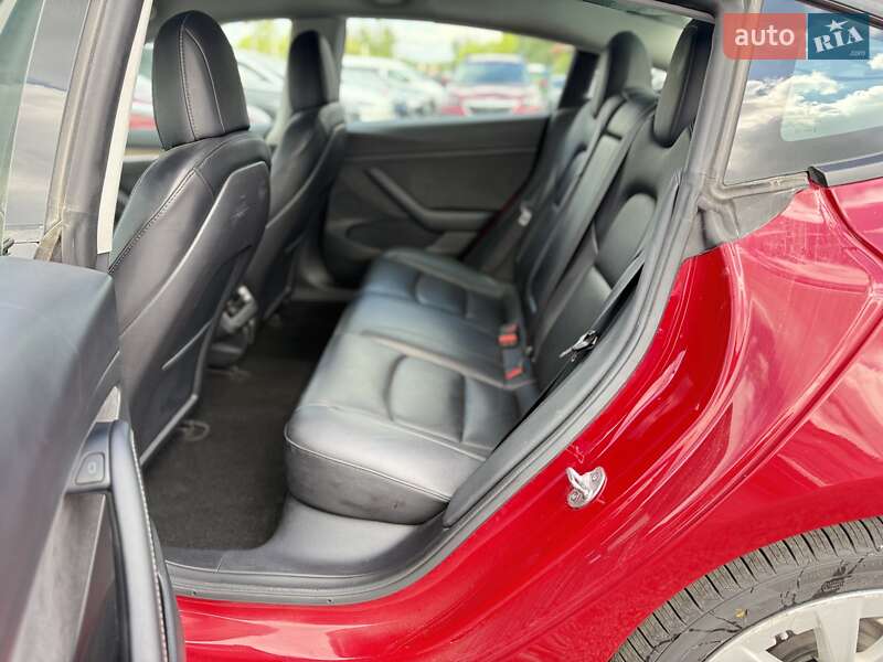 Седан Tesla Model 3 2022 в Львове