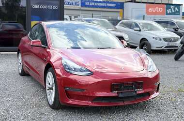 Седан Tesla Model 3 2022 в 