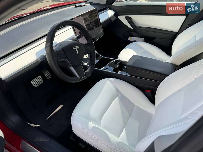 Седан Tesla Model 3 2020 в Виннице