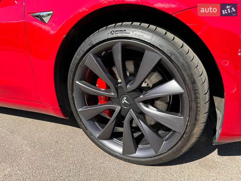 Седан Tesla Model 3 2020 в Вінниці