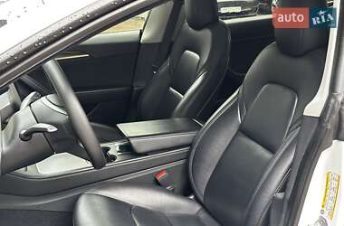 Седан Tesla Model 3 2022 в 