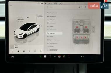 Седан Tesla Model 3 2022 в 