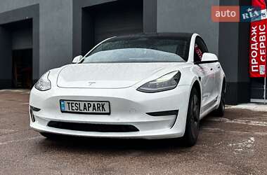 Седан Tesla Model 3 2022 в 