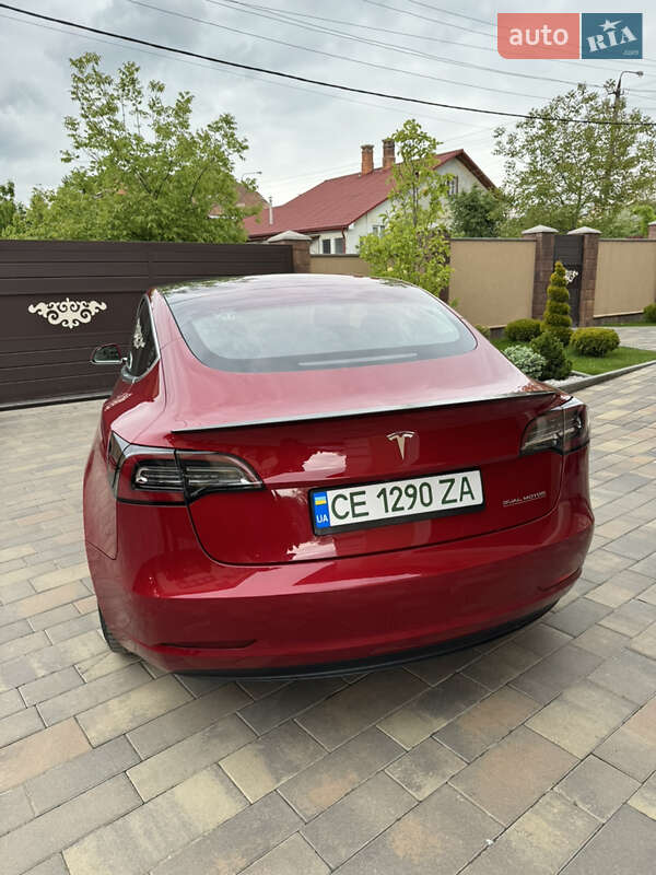 Седан Tesla Model 3 2019 в Черновцах