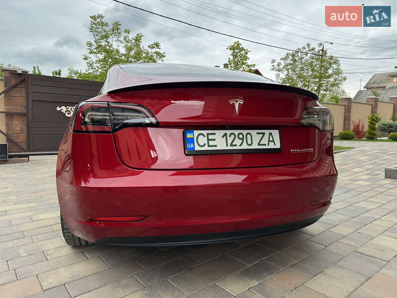 Седан Tesla Model 3 2019 в Черновцах