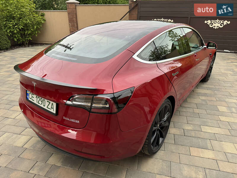 Седан Tesla Model 3 2019 в Черновцах