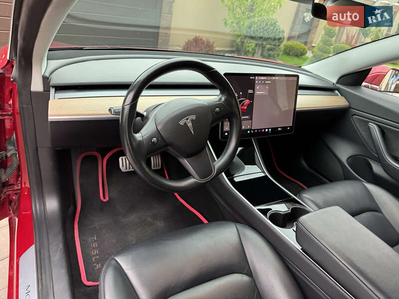 Седан Tesla Model 3 2019 в Черновцах