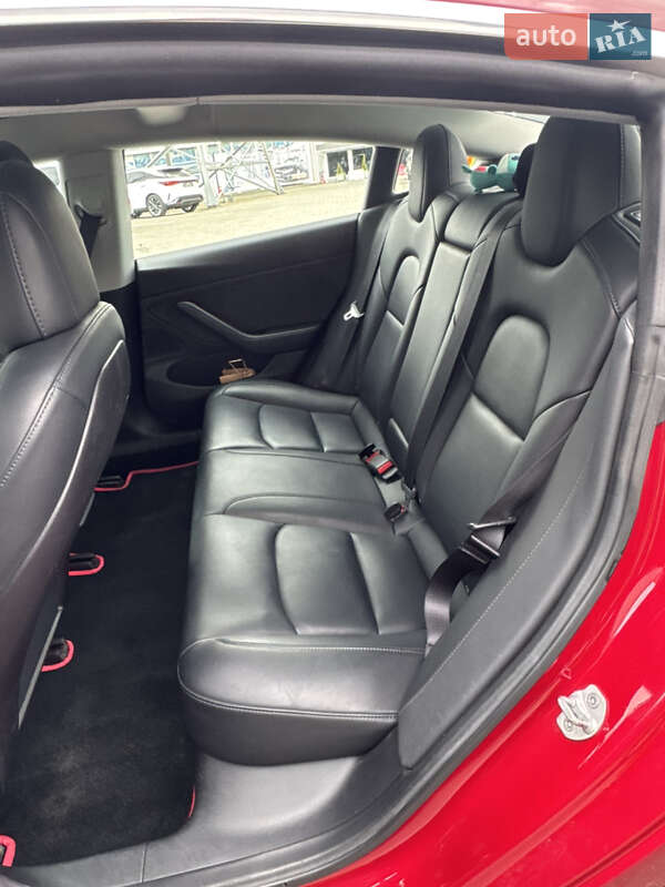 Седан Tesla Model 3 2019 в Черновцах