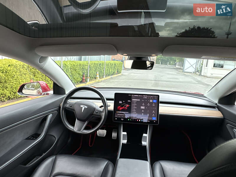 Седан Tesla Model 3 2019 в Черновцах