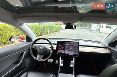 Седан Tesla Model 3 2019 в 
