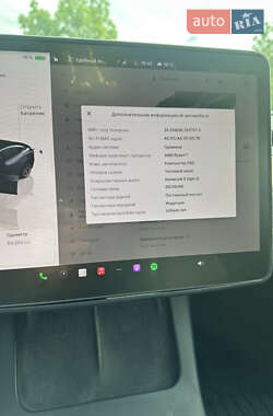 Седан Tesla Model 3 2022 в 