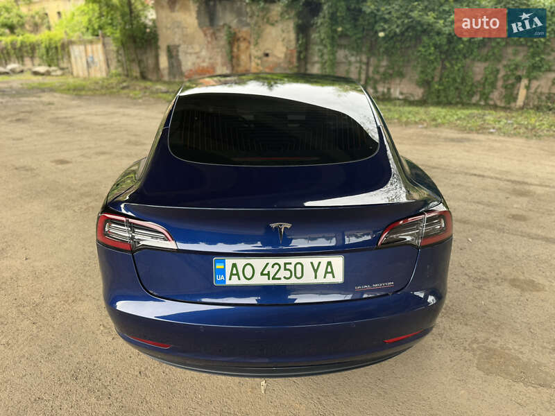 Седан Tesla Model 3 2020 в Ужгороді
