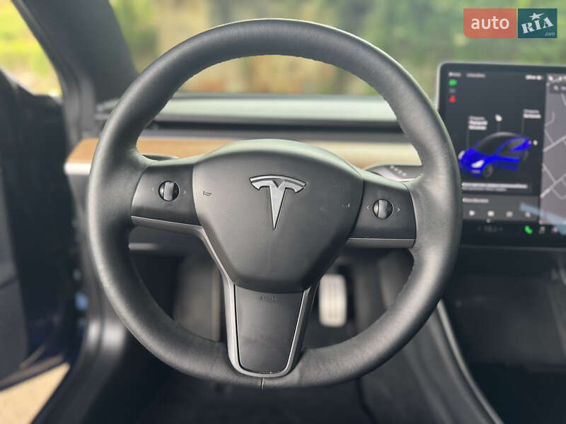 Седан Tesla Model 3 2020 в Ужгороді