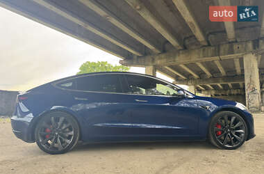 Седан Tesla Model 3 2020 в 