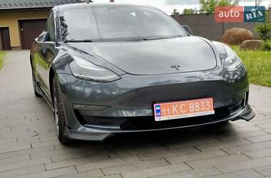 Седан Tesla Model 3 2019 в 