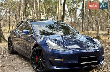 Седан Tesla Model 3 2020 в Киеве