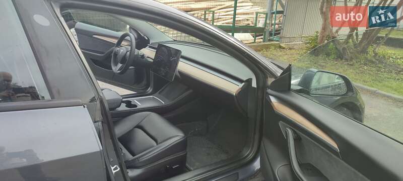 Седан Tesla Model 3 2021 в Надворной
