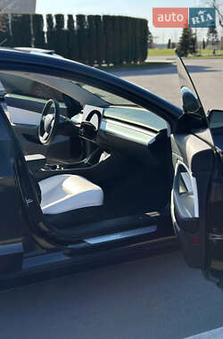 Седан Tesla Model 3 2018 в 