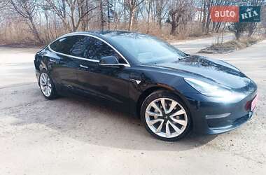 Седан Tesla Model 3 2019 в 