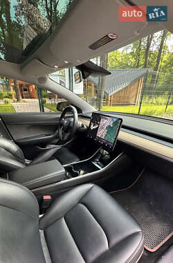 Седан Tesla Model 3 2019 в 