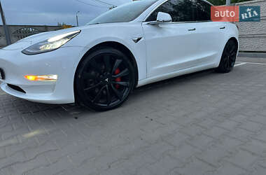 Седан Tesla Model 3 2020 в 