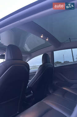 Седан Tesla Model 3 2020 в 