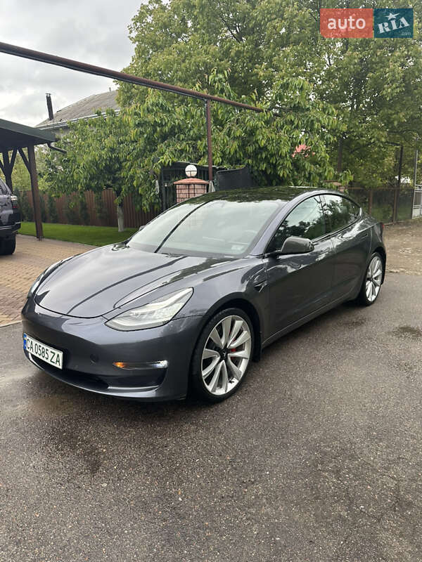 Tesla Model 3, фото из объявления