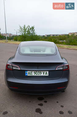 Седан Tesla Model 3 2021 в 