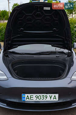 Седан Tesla Model 3 2021 в 