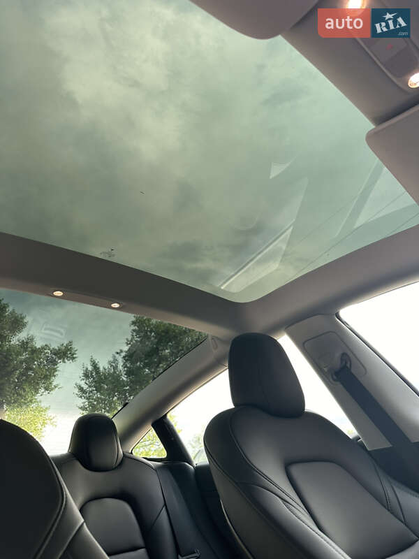 Седан Tesla Model 3 2022 в Вінниці