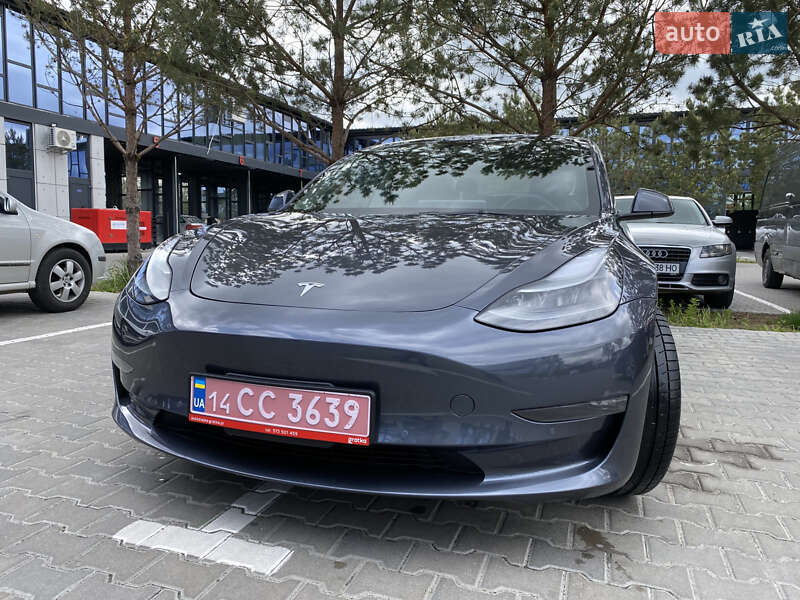 Седан Tesla Model 3 2022 в Ровно