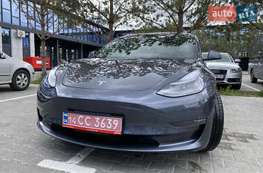 Седан Tesla Model 3 2022 в 