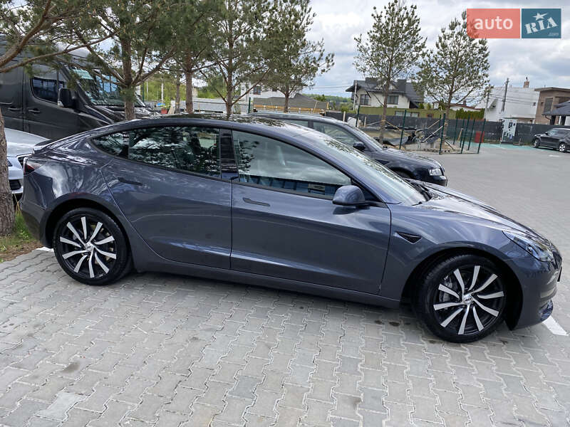 Седан Tesla Model 3 2022 в Ровно