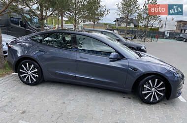 Седан Tesla Model 3 2022 в 