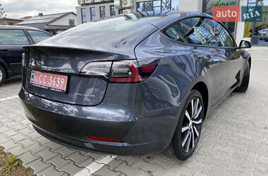 Седан Tesla Model 3 2022 в 