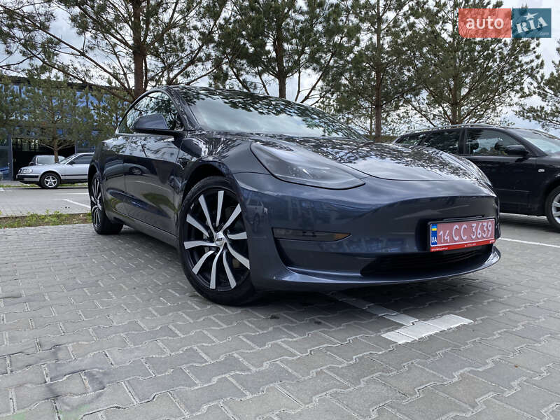 Седан Tesla Model 3 2022 в Ровно